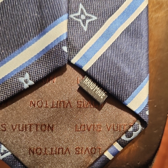 Louis Vuitton Navy and Light Blue Patterned Tie - Picture 2 of 6